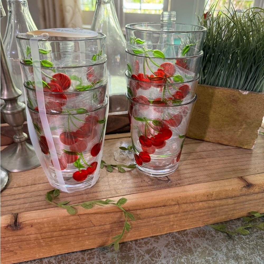 NOVOGRATZ”CHERRIES" SUMMER PLASTIC GLASSWARE SET OF 8